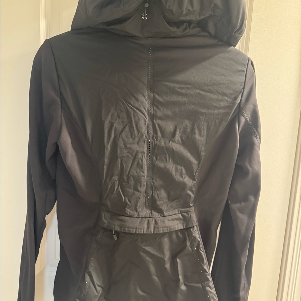Lululemon jacket - Picture 4 of 8